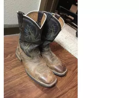 Lightly used nice Ariat Boots